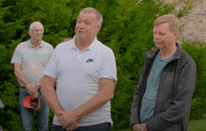 Antiques Roadshow Guest Is Stunned By A Huge £8 Worth Painting She Found At A Thrift Store Antiques Roadshow Guest Scolded For Big Mistake With 'Scary' Bear Statue