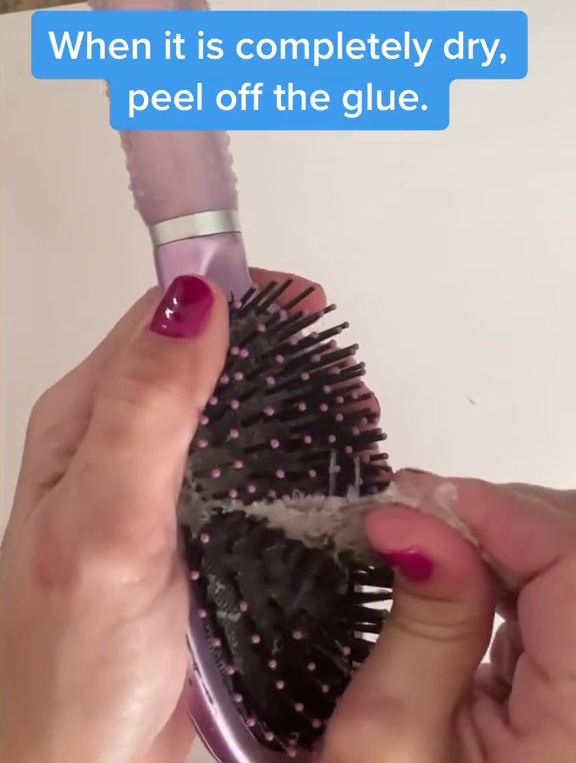 A Savvy Mom Shares A Simple Trick That Makes Her Brush Look Like New By Removing All Dirt And Hair, And It Only Costs 5P. While Some Called The Hack