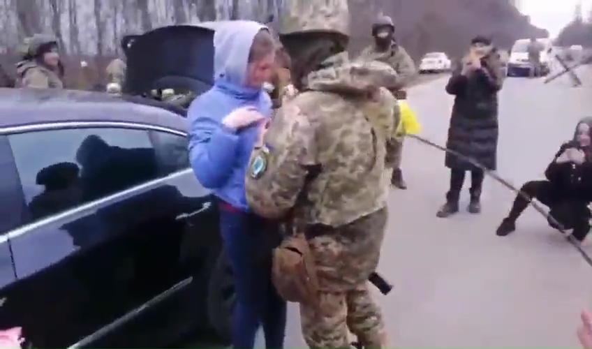 A Touching Moment A Ukrainian Soldier Proposed To A Girl After He Stopped Her At A Checkpoint You Can See A Woman Crying When Her Boyfriend Asked A Question