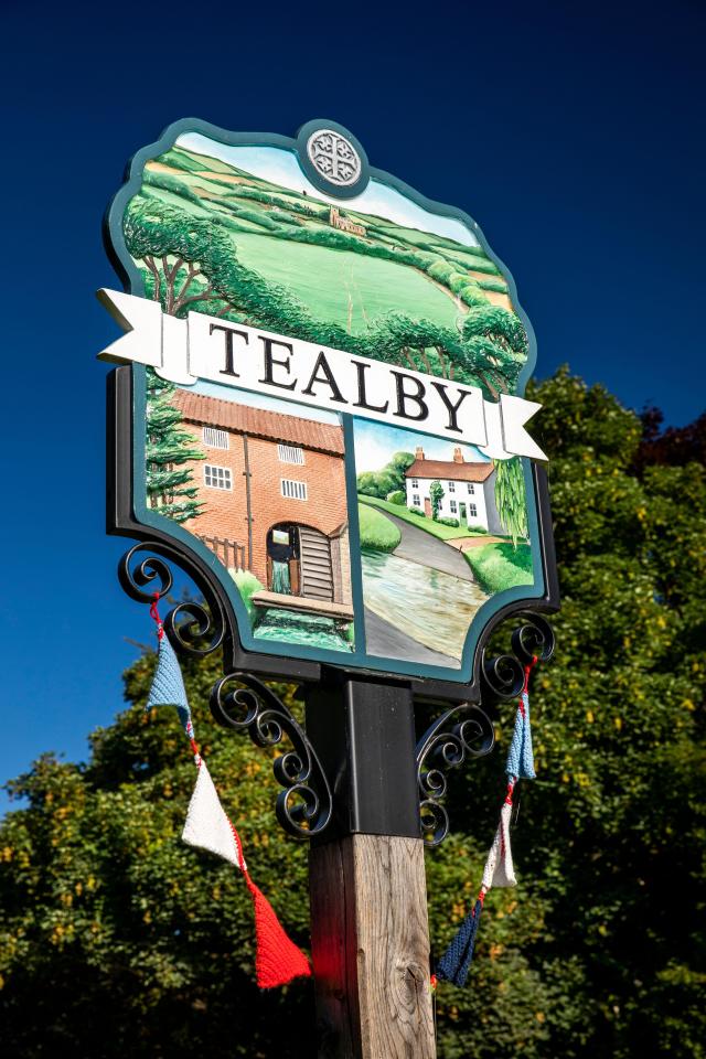 A Quiet Holiday Getaway That Your Kids Will Love It Boasts Cotswold-Style Thatched Cottages, Rustic Greenery And An Old Teahouse.