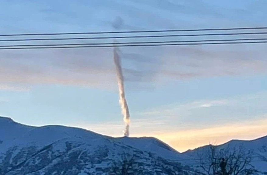 A Strange Cloud Over The Mountains Of Alaska Is Being Investigated For Fear That It Is A Russian Weapon Or A Ufo, As A Glowing Light Is Seen Others Thought The Mysterious Plume Was A Ufo.
