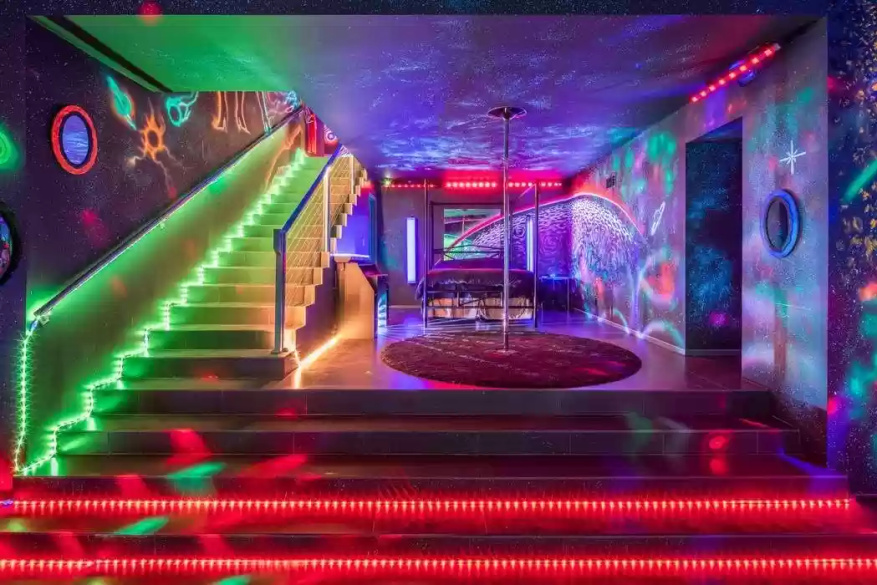 £8.4M Mansion Shocks House Hunters, Decor 'Like A Sex Cult' The Living Room Is Equipped With A Single