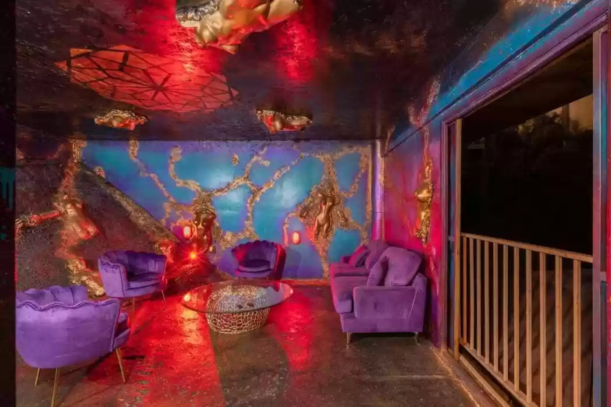 £8.4M Mansion Shocks House Hunters, Decor 'Like A Sex Cult' Critics Say It 'Looks Like A Sex Cult'