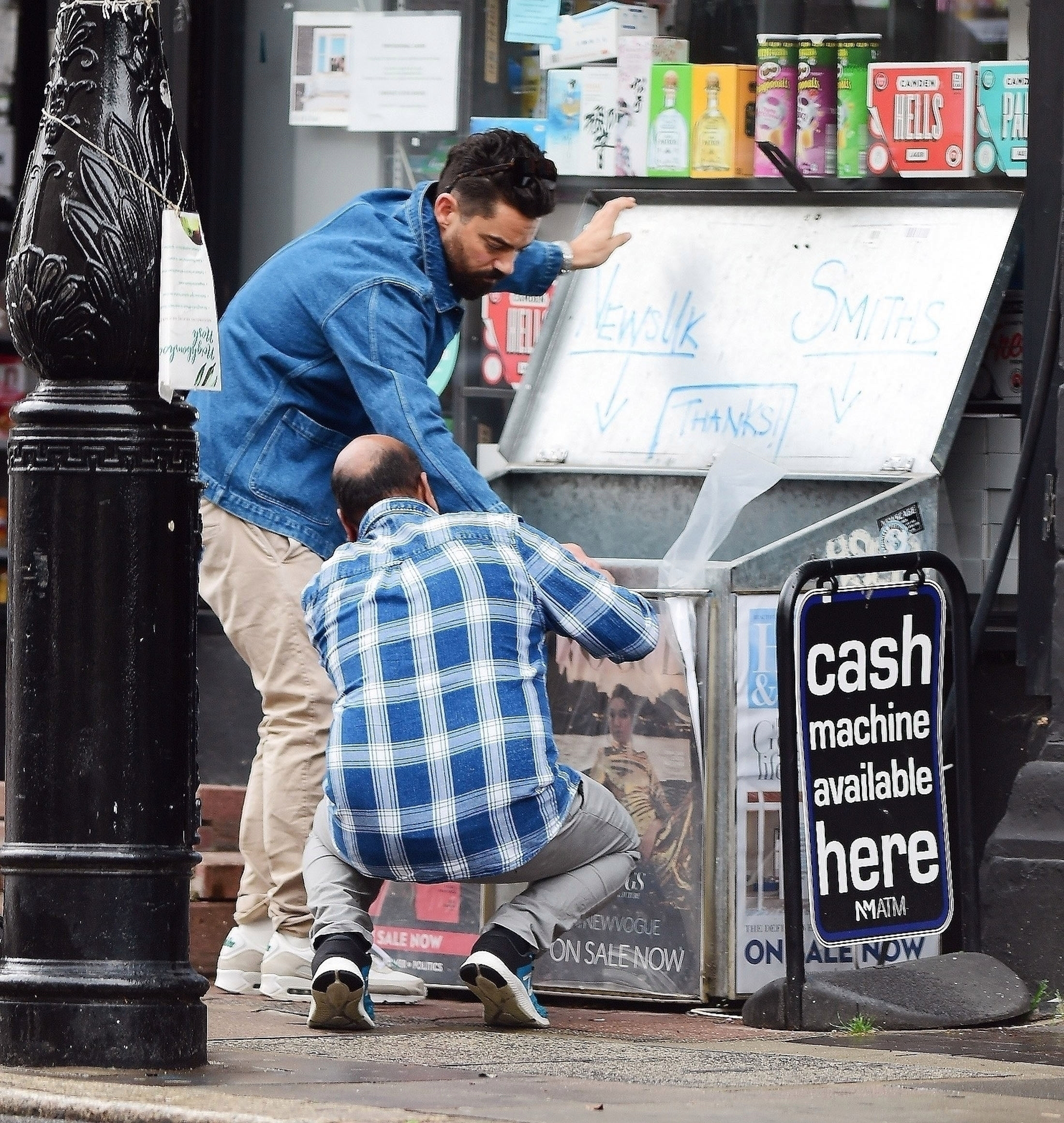 Dominic asked to take Gima's poster with him to the left.