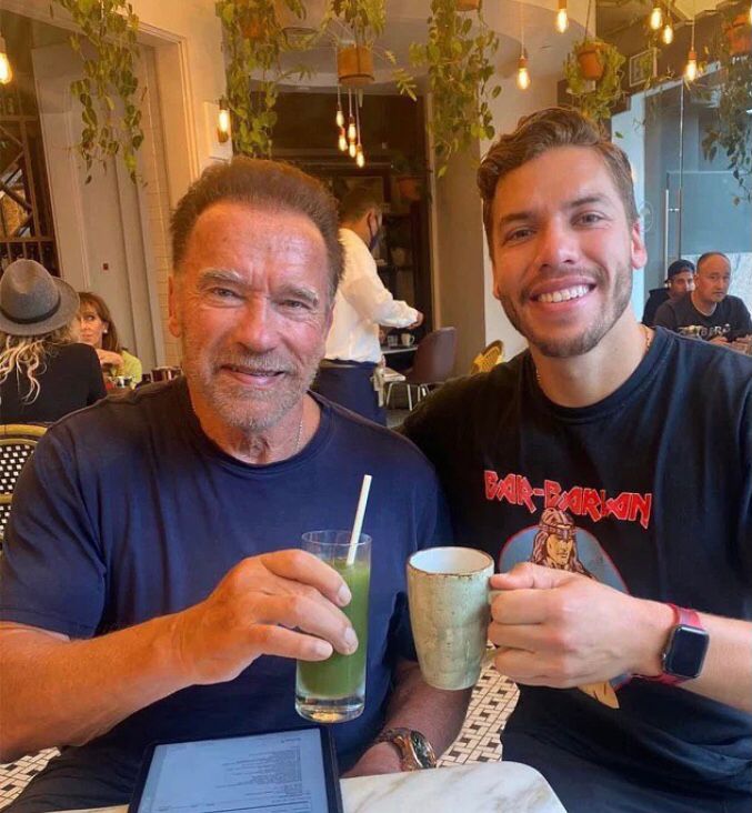 Arnold Schwarzenegger L.